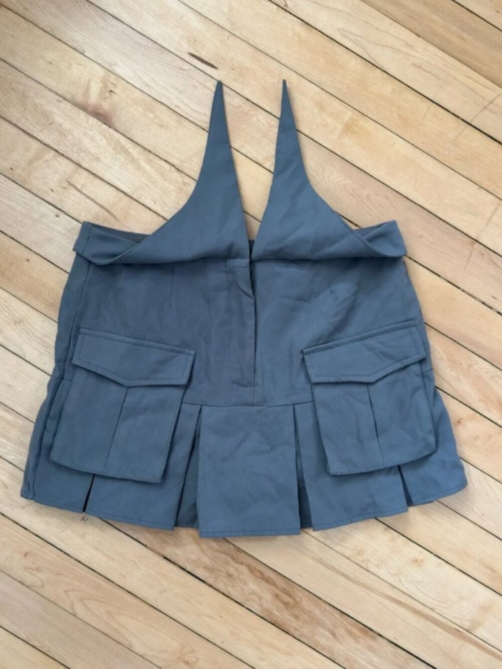 Pleated Mini Skirt with Cargo Pockets - Picture 3 of 3